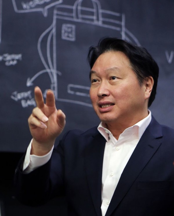 최태원 SK그룹 회장이 대한상의에서 ESG경영을 확산시키기 위해 혁신기업 경영인들까지 회장단에 합류시켰다. 사진=SK그룹