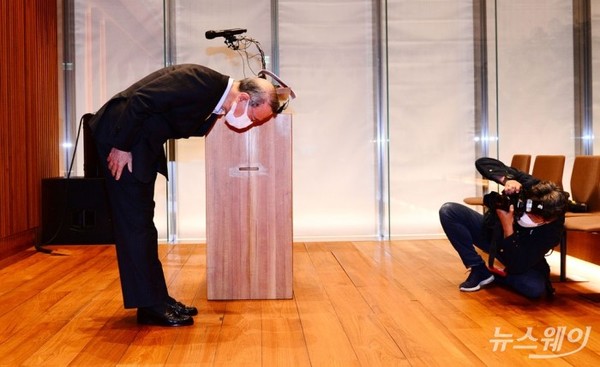 홍원식 남양유업 회장, 코로나19 억제 효과 ‘불가리스 사태’ 대국민 사과. 사진=뉴스웨이 이수길 기자