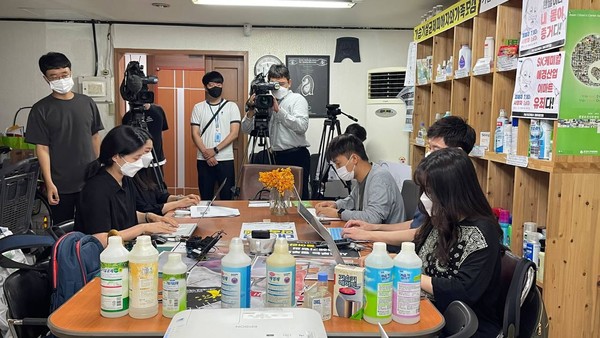 가습기살균제 문제 공론화 10주기 집중행동 프로그램으로 8월23일 오전 환경보건시민센터에서 열린 가습기살균제 기자회견. 사진=환경보건시민센터 제공