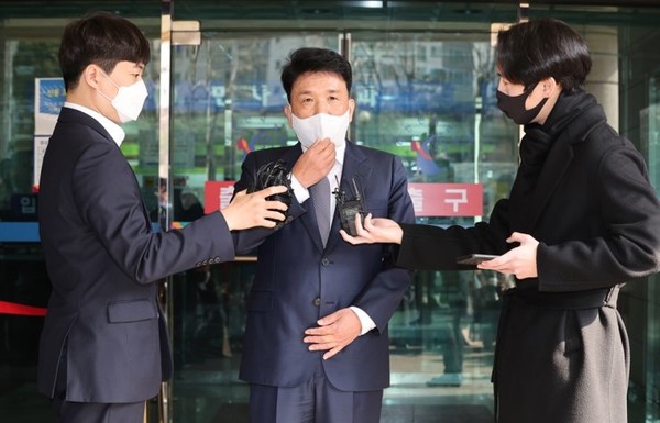 하나금융그룹 회장 후보 함영주가 11일 불법 채용비리 사건에 연루된 혐의에서 무죄 판결을 받았다. 사진=연합뉴스