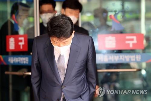 ISS가 함영주 하나금융그룹 후보자 회장 연임에 반대를 권고했다.