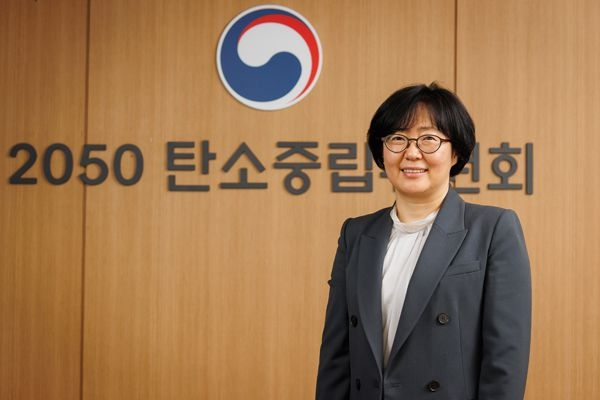 윤순진 탄소중립위원회 위원장.