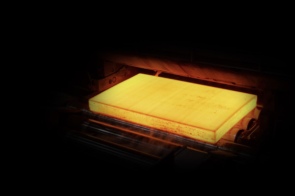 메르스데스 벤츠는 스웨덴 철강업체 사브와 무화석연료 철을 공급받기로 했다. 사진=벤츠 제공