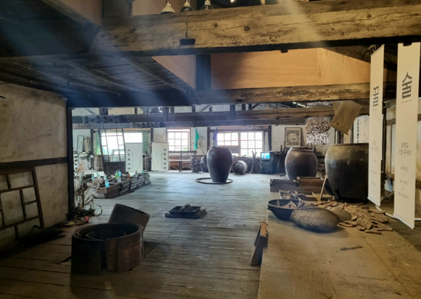 복합문화공간으로 꾸며진 풍금양조 전시장. 사진=이가은 기자