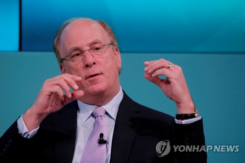 2017년 2월 8일 뉴욕에서 열린 야후파이낸스올마켓 서밋에 참석한 래리 핑크 블랙록 CEO. 로이터=연합