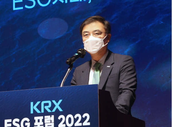 'KRX ESG포럼 2022'에서 개회사를 하고 있는 손병두 KRX 이사장.  사진=한국거래소 제공