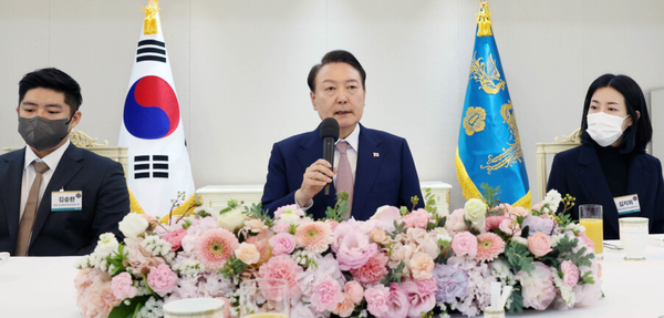 윤석열 대통령이 26일 용산 대통령실에서 열린 탄소중립녹색성장위원회 오찬 간담회에서 발언하고 있다. 사진=대통령실 제공