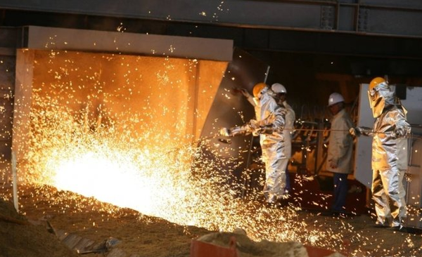 포스코는 국내 최대의 탄소배출 기업이다. 포스코의 철강 생산에는 엄청난 탄소배출을 수반한다. 사진=포스코 제공