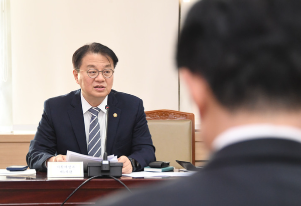 민관 합동 ESG정책협의회 첫 회의를 주재하는 방기선 기획재정부 1차관. 사진=기획재정부 제공