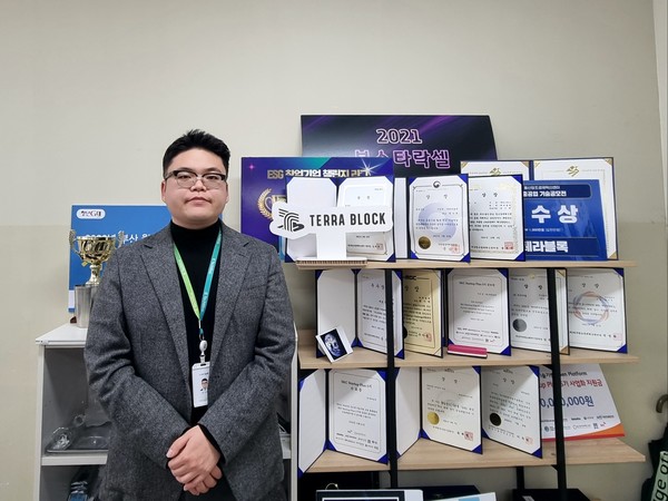 ‘테라블록’의 권기백 대표. 기술력과 품질을 인정 받은 폐기물 재활용 TPA 생산업체다. 사진=이가은