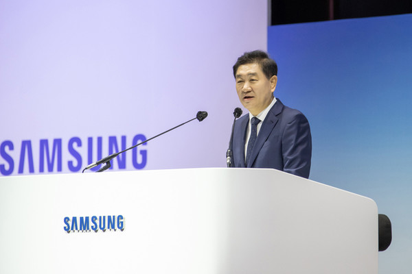 삼성전자 제54기 정기 주주총회서 한종희 대표이사 부회장이 인사말을 하고 있다.(사진=삼성전자)