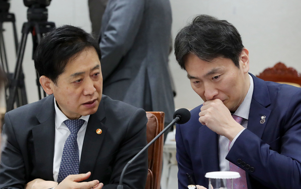 김주현 금융위원장(왼쪽)과 이복현 금융감독원장. 사진=연합뉴스