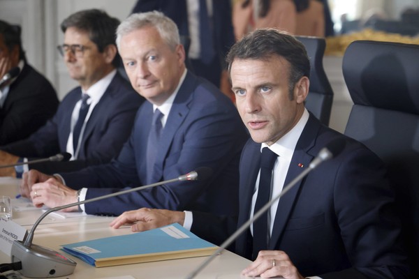 일론 머스크 테슬라 최고경영자까지 참석한 비즈니스 포럼 '프랑스를 선택하세요'에서 에마뉘엘 마크롱 대통령이 발언하고 있다. 사진=AP연합뉴스