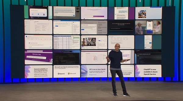 23일 미 워싱턴주 시애틀 연례 개발자회의에서 발표하는 사티아 나델라 MS CEO. 사진=연합뉴스(MS 연례 개발자 회의 캡처)