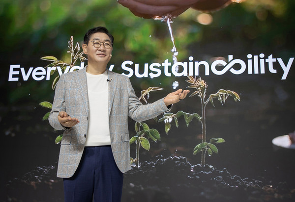 한종희 삼성전자 DX부문장 부회장이 지난 3월 21일 서울 중구 '마실'에서 열린 '비스포크 라이프(BESPOKE Life)' 미디어데이에서 기조연설을 하고 있다. 사진=삼성전자 제공