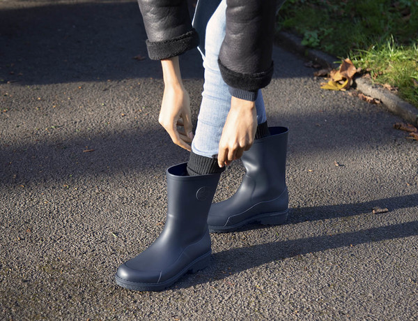 여름 멋쟁이들의 필수품이 될 레인부츠. 사진=LF 제공