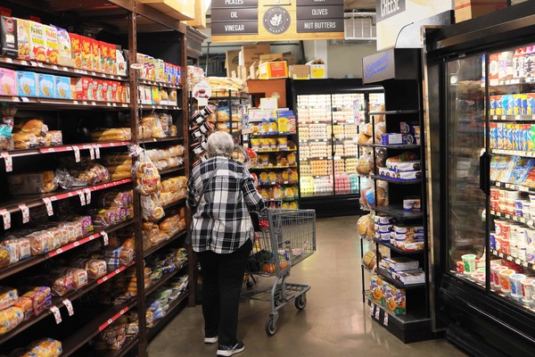 미국인들도 가파른 물가 상승으로 장보기를 겁낸다. 뉴욕 슈퍼마켓. 사진=AFP연합뉴스