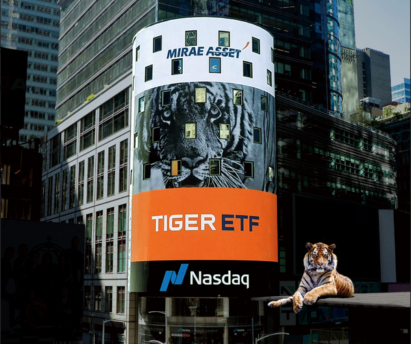 미국 뉴욕 나스탁 타워의 TIGER 입간판. 사진=미래에셋자산운용 제공