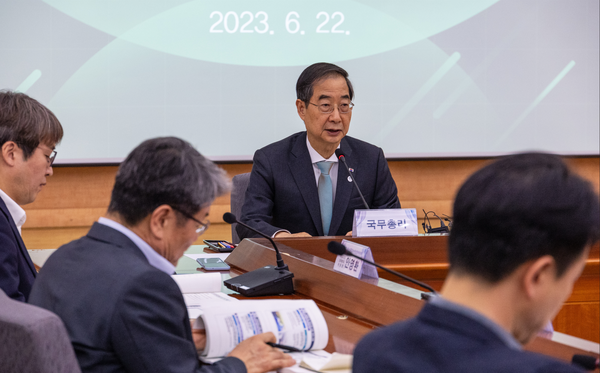 한덕수 국무총리가 22일 서울 종로구 정부서울청사 별관에서 열린 제4차 2050 탄소중립 녹색성장위원회에 참석해 발언하고 있다. 사진=연합뉴스