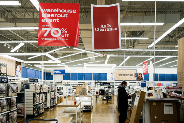 폐업 세일이 한창인 미국 뉴욕의 베드배스비욘드 매장. 사진=신화연합뉴스