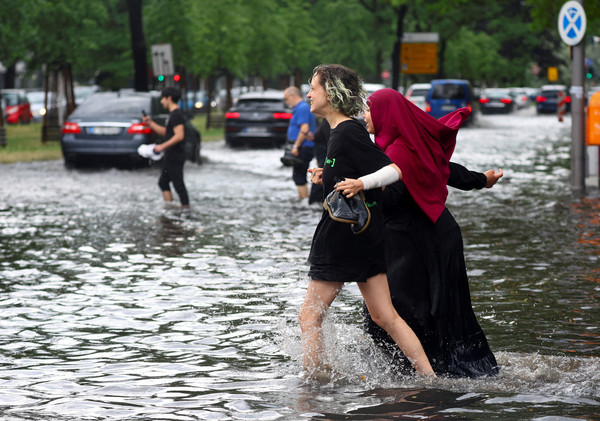 급속한 기후변화로 인해 지구촌 전체에 홍수와 폭염 등이 빈발하는 등 극단적 기상 현상이 잦아지고 있다. 사진=로이터연합뉴스