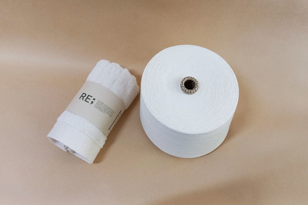 숙박용 침구 폐기물의 재생 원사와 업사이클링 제품으로 호텔 및 숙박업소에 공급된다. 사진=제클린 제공