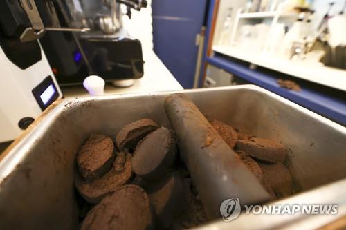 커피 전문점에서 나오는 커피 찌꺼기 모습. 사진=연합뉴스