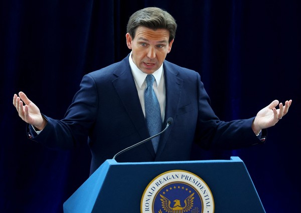 반ESG 공세를 주도하는 론 드산티스 플로리다주지사. 게티이미지=연합뉴스