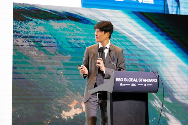         대구대 정준희 교수가 지속가능경영보고서 내용을 분석해 발표하고 있다.. 사진=성현회계법인