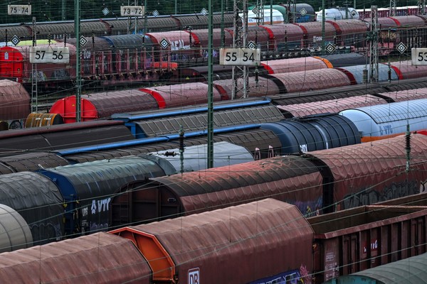 파업으로 지난달 28일(현지시간) 독일 서부 노르트라인베르트팔렌주 공업도시 하겐의 화물역에 열차들이 멈춰서 있다. 사진=AFP연합뉴스