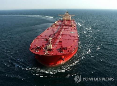 고유가 등 국제 에너지가격 상승으로 전기요금 인상 압박이 커지고 있다. 사진은 원유수송선 모습. 사진=연합뉴스(석유공사 제공)