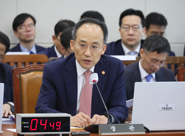 추경호 부총리 겸 기획재정부 장관이 20일 국회 기획재정위원회에서 열린 기획재정부에 대한 국정감사에서 의원질의에 답변하고 있다. 사진=연합뉴스