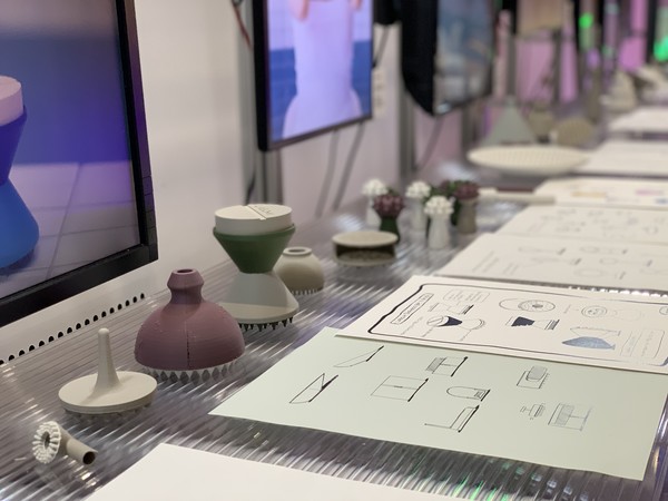 서울시립대학교와 아모레퍼시픽이 산학협력을 통해 개발한 샴푸 브러쉬(출처=ESG경제)