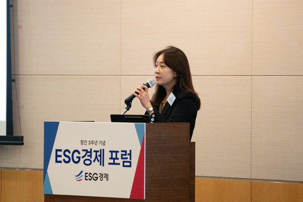 KB금융그룹 ESG본부 전윤재 부장이 11월1일 열린 ESG경제 창간 3주년 포럼에서 발제하고 있다. 사진=ESG경제