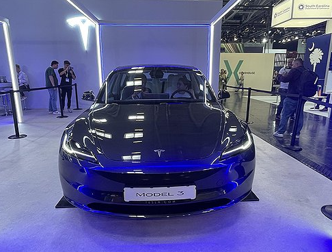 세계 최대 전기자동차 회사 테슬라가 지난 9월 5일(현지시간) 세계 4대 모터쇼인 독일 IAA 모빌리티 2023에서 전시한 모델3 페이스리프트. 사진=연합 