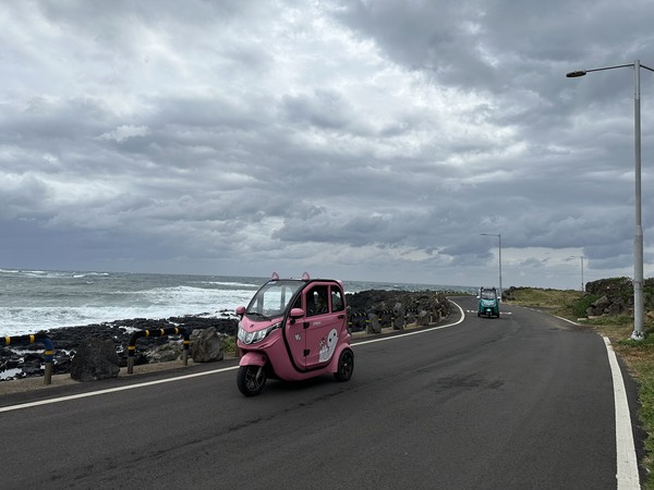 제주도 동쪽 우도의 주요 이동수단인 전기차. 사진=연합뉴스