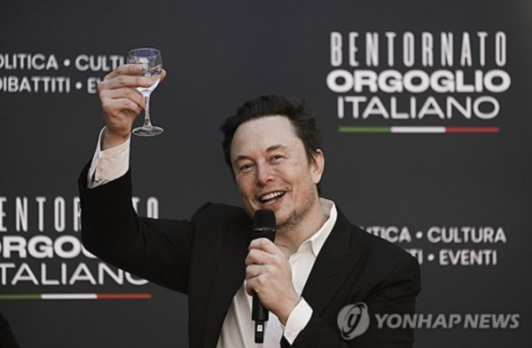 월스트리트저널은 머스크의 약물 복용으로 스페이스 X와 테슬라의 CEO 리스크가 커지고 있다고 전했다. 사진=연합뉴스