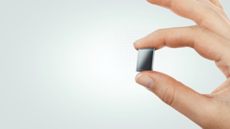 미국 스타트업 앰비언트 포토닉스가 개발한 실내 조명에서 에너지를 얻는 태양전지 모습. 사진=앰비언트 포토닉스 홈페이지 캡처 