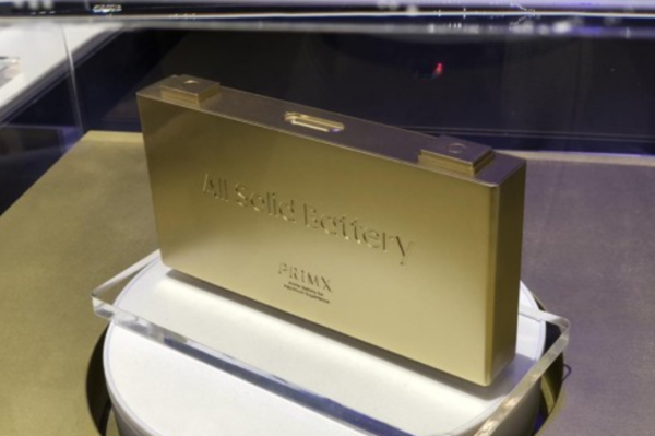 삼성SDI가 2023년 9월 5일부터 10일 사이 독일 뮌헨에서 열린 'IAA 모빌리티 2023' 부스에 전시한 전고체 배터리 샘플. 사진=연합