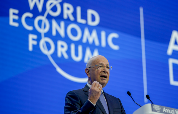 2023년 세계경제포럼(다보스포럼)에서의 클라우드 슈밥 회장. 다보스=AP 연합뉴스