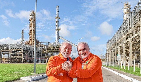 지난 18일, 페트로브라스의 정유공장을 방문한 룰라 대통령과 페트로브라스의 폴 프레이트 CEO 의 모습. 사진=페트로브라스 공식 홈페이지