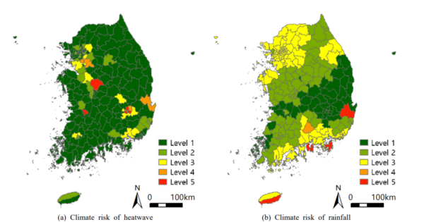 30년 동안 관측한 기상데이터만으로 작성한 지자체별 기후위험도. (a)는 폭염위험도, (b)는 폭우위험도. 각각 표준화를 거쳐 5개 등급으로 구분했다. [자료: 한국기후변화학회지, 2023]