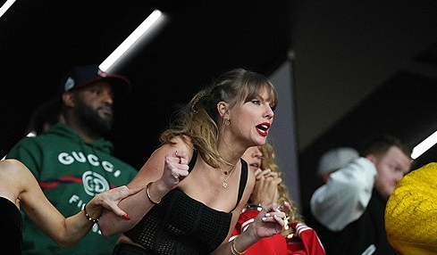 슈퍼볼 경기를 보며 흥분한 테일러 스위프트. USA 투데이 스포츠=연합