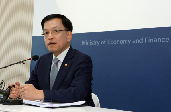 최상목 경제부종리가 16일 세종 정부청사에서 기자간담회를 갖고 있다. 사진=연합뉴스