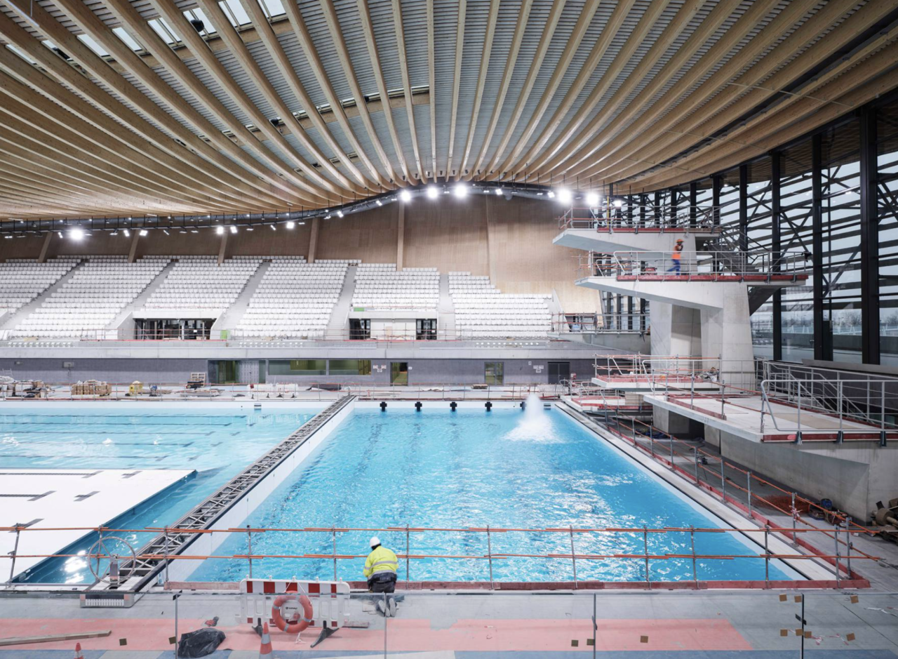파리 올림픽을 위해 생 드니에 지어진 아쿠아틱스 센터의 내부 모습. 사진=Ateliers 2/3/4 공식 홈페이지