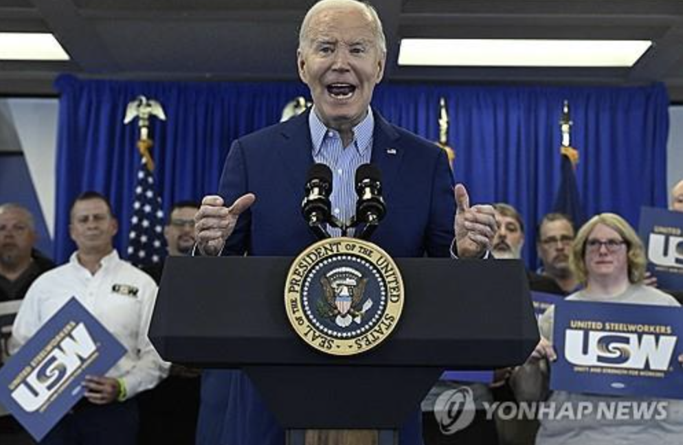 피츠버그서 철강노동자들 앞에서 연설하는 바이든. 사진=연합