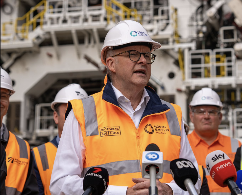 지난 9일 연방정부의 도시개발 프로젝트 현장을 방문한 앤서니 앨버니지 호주 총리의 모습. 사진=총리실 공식 X 계정