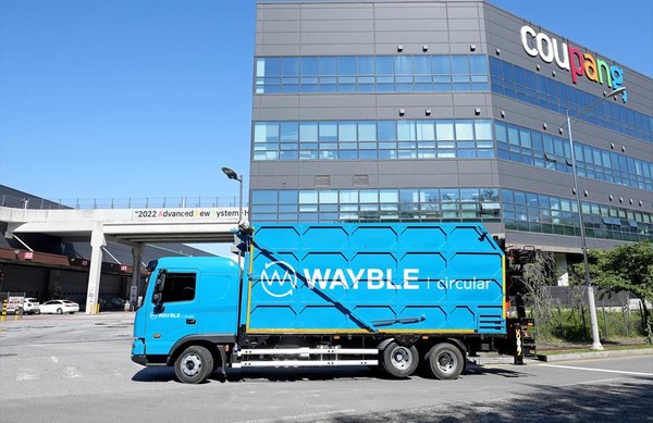 쿠팡 사무소 앞에 주차된 SK에코플랜트의 '웨이블 서큘러' 차량 사진=SK에코플랜트 