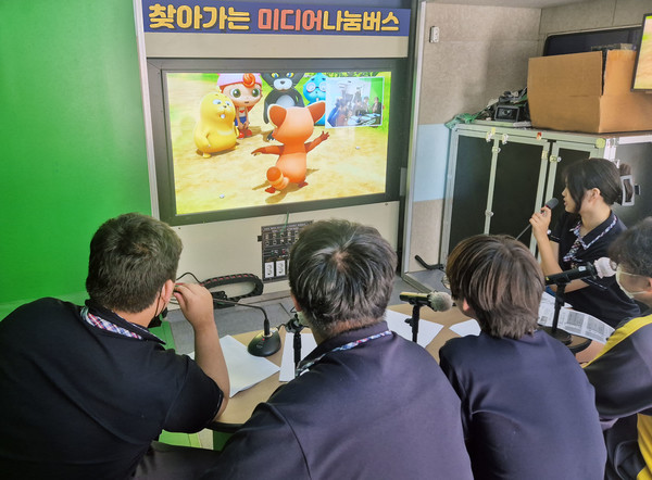 GS리테일 '미디어 나눔 버스'. 사진=GS리테일