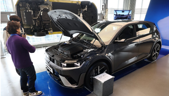 2월 28일 서울 강남구 현대모터스튜디오에 전시된 더 뉴 아이오닉5 N라인의 내부 모습. 사진=연합